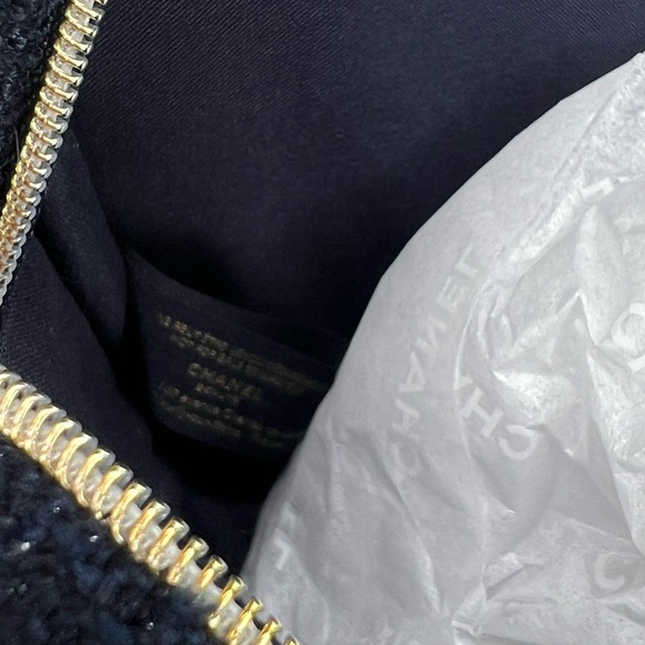 CHANEL Beauty Makeup Bag 2025 HOLIDAY LIMITED EDITION NIB AUTHENTIC - Picture 10 of 16